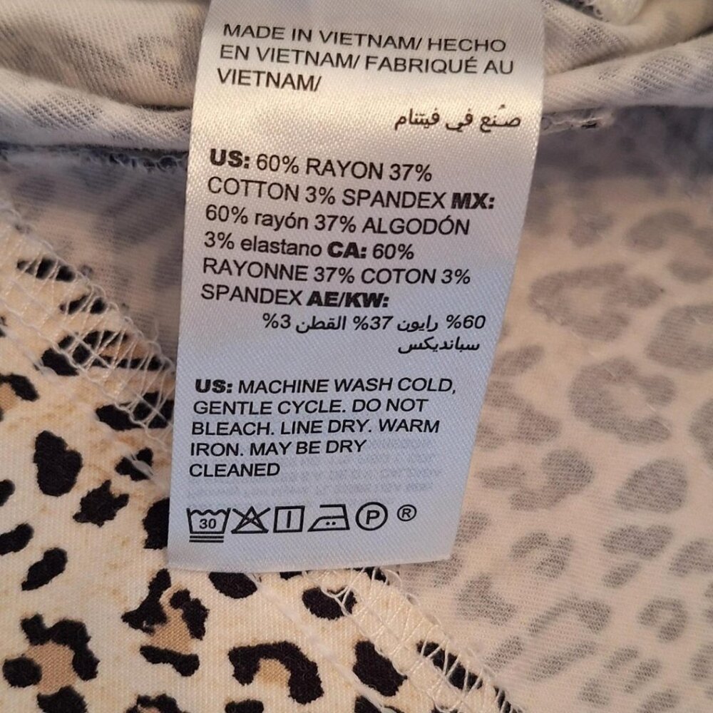 CHICO'S leopard print capri trousers, size1, medium. - Picture 7 of 7